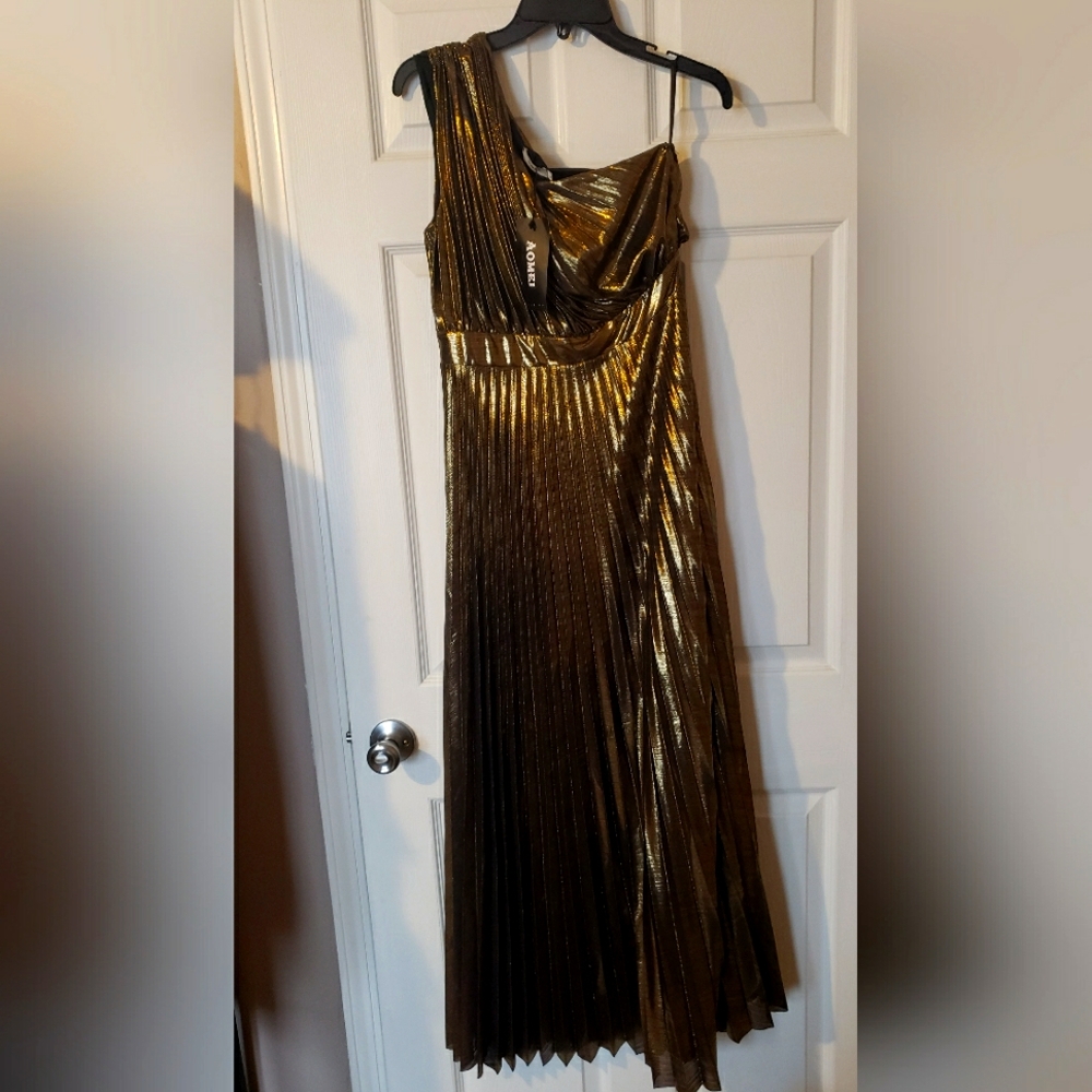 Nwt Gold metallic one shoulder formal dress